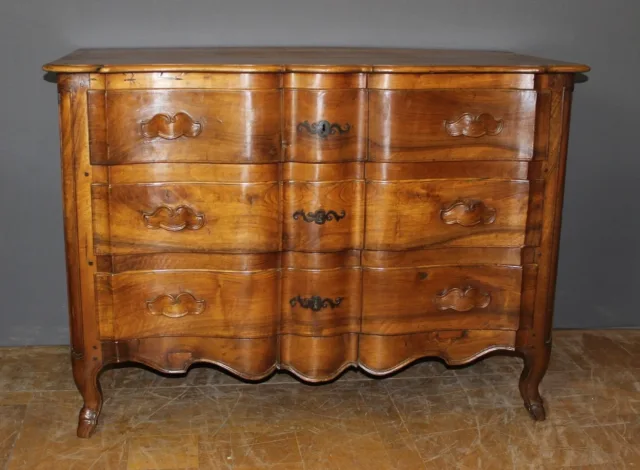 Walnut Crossbow Chest Of Drawers 18th Century