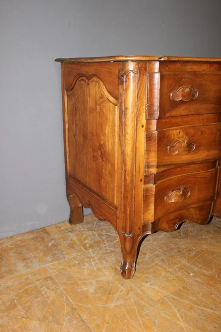Commode Arbalète en Noyer XVIIIe