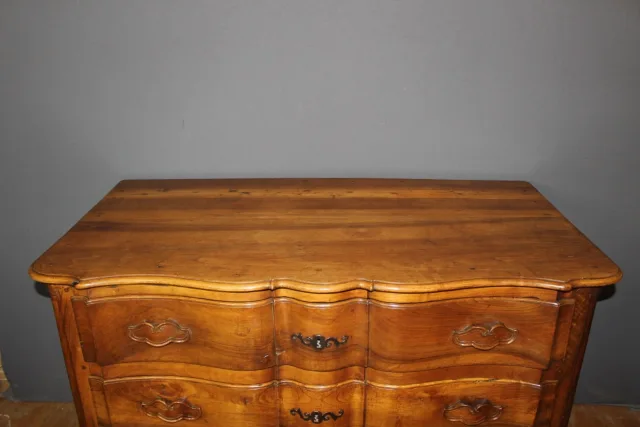 Walnut Crossbow Chest Of Drawers 18th Century