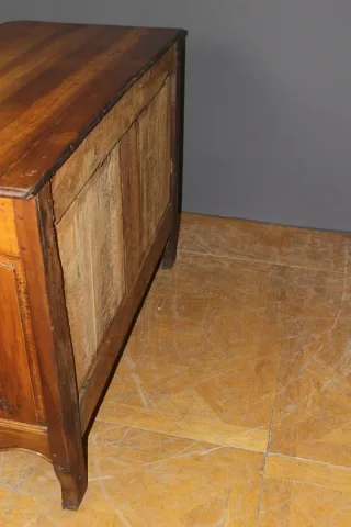 Walnut Crossbow Chest Of Drawers 18th Century