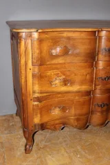 Walnut Crossbow Chest Of Drawers 18th Century