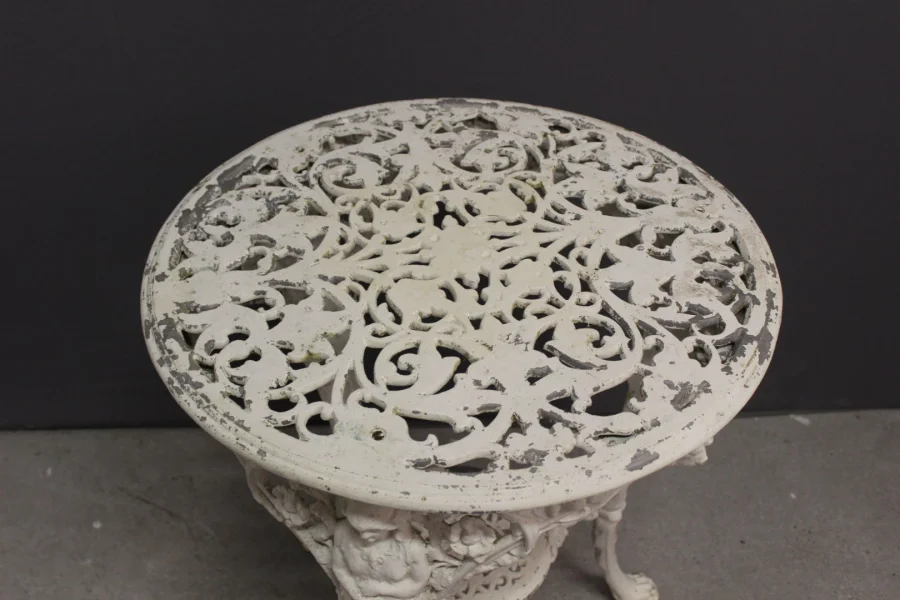 Salon de Jardin en Fonte à Décor de Femmes XXe