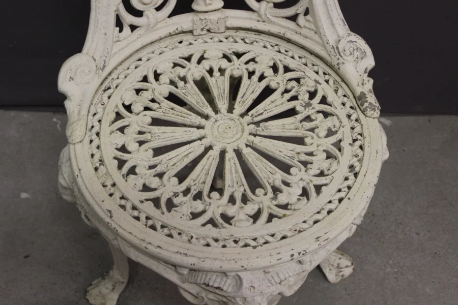 Salon de Jardin en Fonte à Décor de Femmes XXe