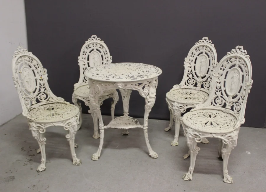 Salon de Jardin en Fonte à Décor de Femmes XXe