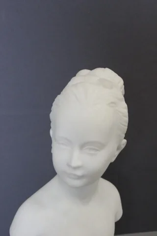 Бюст молодой женщины, Мари Луиз Бронньяр, каррарский мрамор, около 1900 года