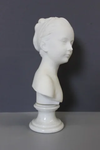Бюст молодой женщины, Мари Луиз Бронньяр, каррарский мрамор, около 1900 года