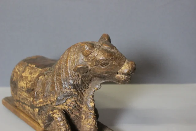 Vache Sacrée en Bois Sculpté , Inde XIX