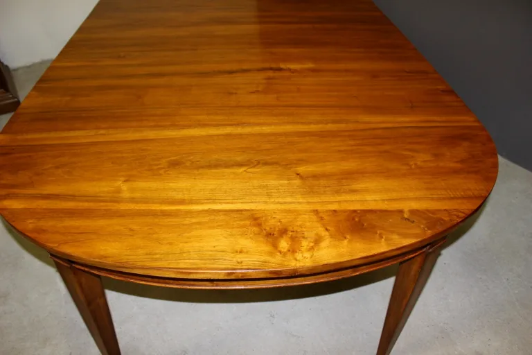 Restoration Walnut Belt Table With Three Walnut Leaves 19th Century