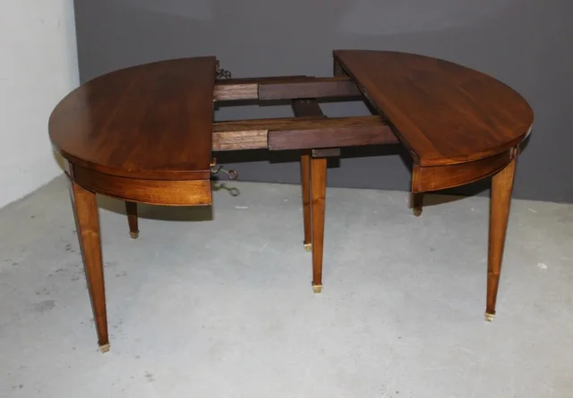 Restoration Walnut Belt Table With Three Walnut Leaves 19th Century