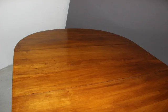 Restoration Walnut Belt Table With Three Walnut Leaves 19th Century