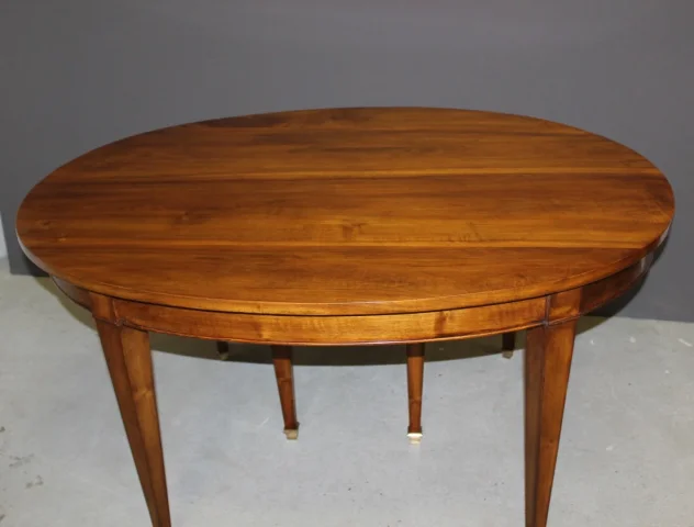 Restoration Walnut Belt Table With Three Walnut Leaves 19th Century