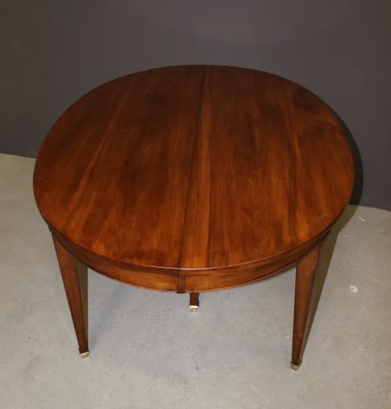 Restoration Walnut Belt Table With Three Walnut Leaves 19th Century