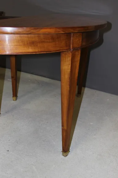 Restoration Walnut Belt Table With Three Walnut Leaves 19th Century