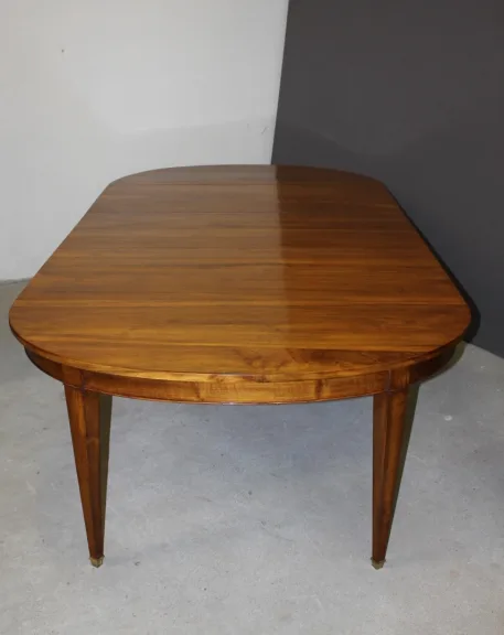 Restoration Walnut Belt Table With Three Walnut Leaves 19th Century