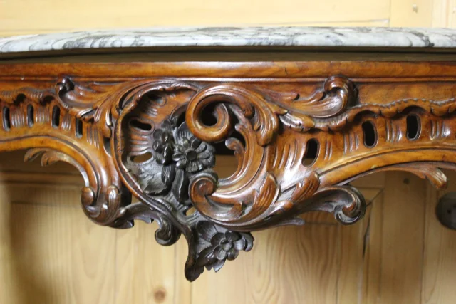 Large Louis XV-Style Walnut Console Table, 19th Century — Very good condition