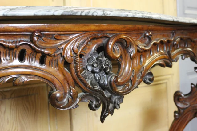 Large Louis XV-Style Walnut Console Table, 19th Century — Very good condition