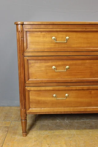 Louis XVI chest of drawers in cherry wood, late 18th century — Very good condition