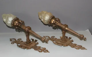Paar gotische wandlampen in smeedijzer, circa 1900