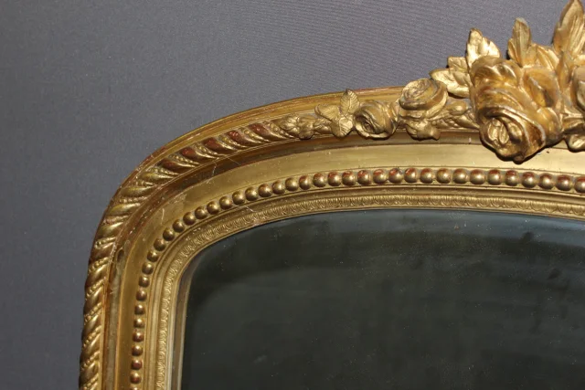 Louis-XVI-Spiegel aus vergoldetem Stuck, 19. Jahrhundert — Sehr guter Zustand