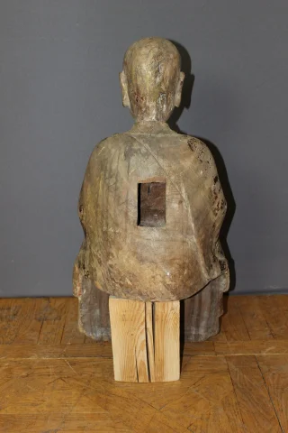 Monje Chino Sentado en Madera Tallada, altura 80 cm, hacia 1900 — Muy buen estado