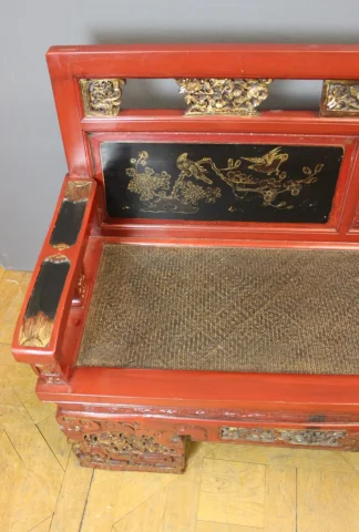 Bank aus geschnitztem und lackiertem Holz, China, 20. Jahrhundert — Guter Zustand