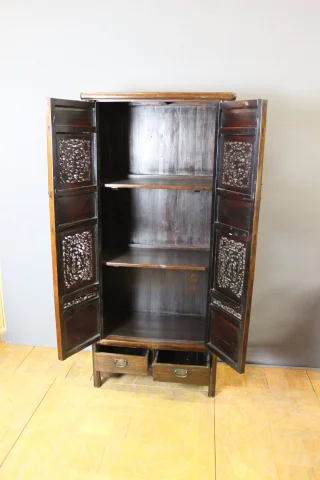 Small Chinese Lacquered Cabinet in Red and Gold — Very good condition