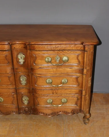 Crossbow-front Louis XV commode in walnut and wild cherry, 18th century — Very good condition