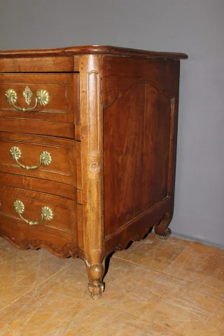 Crossbow-front Louis XV commode in walnut and wild cherry, 18th century — Very good condition