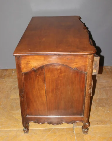 Crossbow-front Louis XV commode in walnut and wild cherry, 18th century — Very good condition