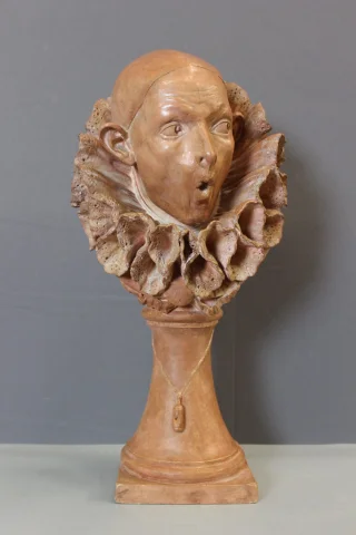 Erstaunter Pierrot aus Terrakotta von A. Rolle, um 1900 — Sehr guter Zustand