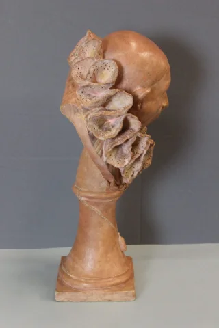 Erstaunter Pierrot aus Terrakotta von A. Rolle, um 1900 — Sehr guter Zustand