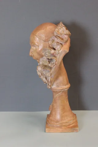 Erstaunter Pierrot aus Terrakotta von A. Rolle, um 1900 — Sehr guter Zustand