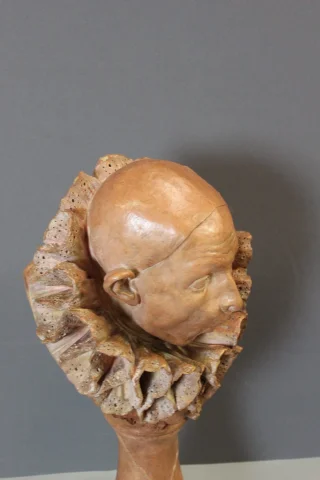 Erstaunter Pierrot aus Terrakotta von A. Rolle, um 1900 — Sehr guter Zustand