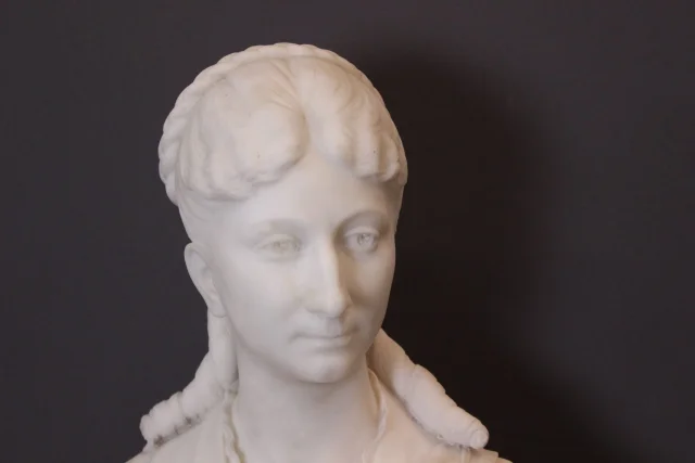 Important Carrara Marble Bust of a Woman by HF Iselin, 19th Century — Very good condition