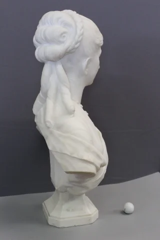 Important Carrara Marble Bust of a Woman by HF Iselin, 19th Century — Very good condition