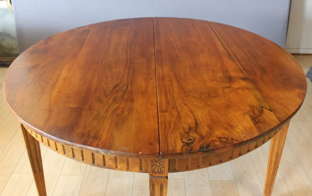 Mesa con Cenefa Estilo Luis XVI, Diámetro 155 cm, Siglo XIX — Muy buen estado