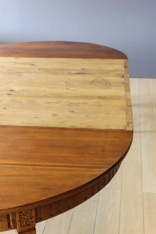 Mesa con Cenefa Estilo Luis XVI, Diámetro 155 cm, Siglo XIX — Muy buen estado