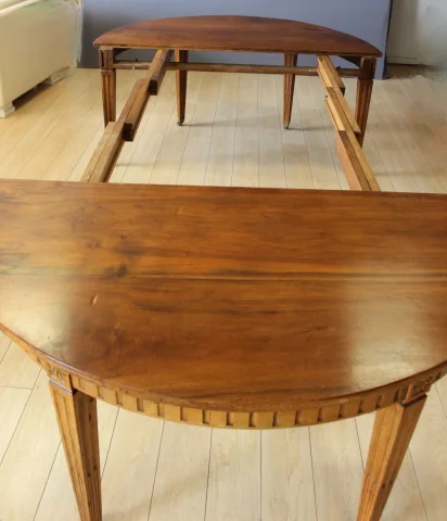 Mesa con Cenefa Estilo Luis XVI, Diámetro 155 cm, Siglo XIX — Muy buen estado