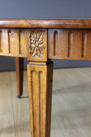 Mesa con Cenefa Estilo Luis XVI, Diámetro 155 cm, Siglo XIX — Muy buen estado
