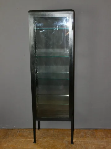黑色烤漆铁质展示柜，约1950年 — 状态极佳