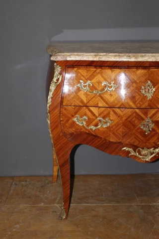 Louis XV Rosewood Marquetry Chest of Drawers — Very good condition