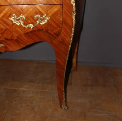 Louis XV Rosewood Marquetry Chest of Drawers — Very good condition