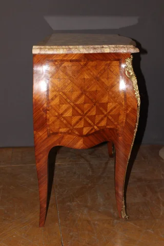 Louis XV Rosewood Marquetry Chest of Drawers — Very good condition