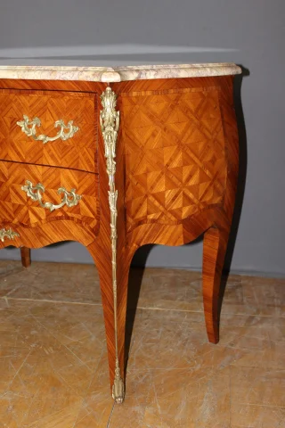 Louis XV Rosewood Marquetry Chest of Drawers — Very good condition