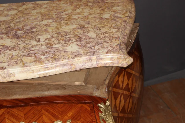 Louis XV Rosewood Marquetry Chest of Drawers — Very good condition