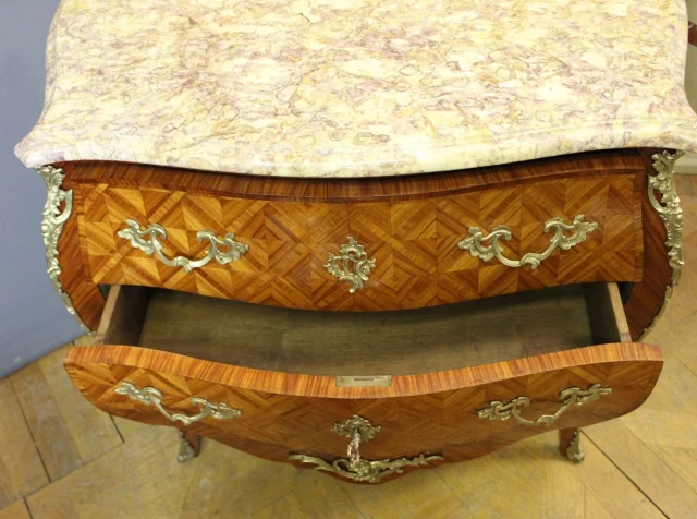 Louis XV Rosewood Marquetry Chest of Drawers — Very good condition
