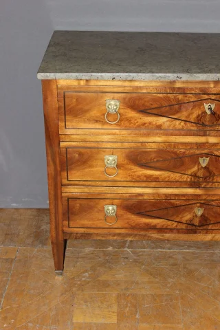 Directoire Walnut Commode, late 18th century — Very good condition