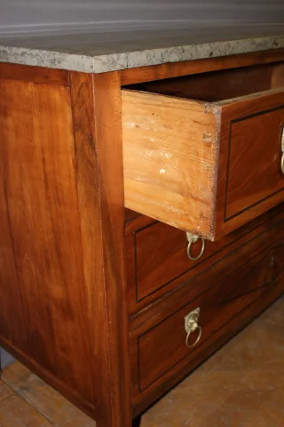 Directoire Walnut Commode, late 18th century — Very good condition