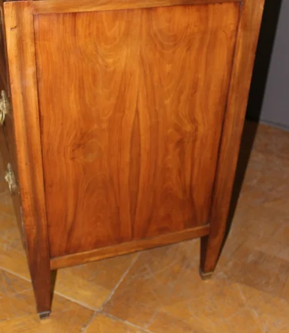 Directoire Walnut Commode, late 18th century — Very good condition
