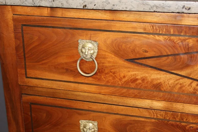 Directoire Walnut Commode, late 18th century — Very good condition